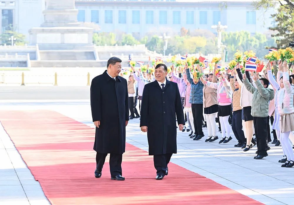 50年来首访华,习近平见泰王哇集拉隆功,愿助力泰国改善民生(组图) - 2