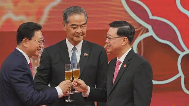 外媒：梁振英批评香港小学开放简体字考试：一文看清争议何以再起（组图） - 2