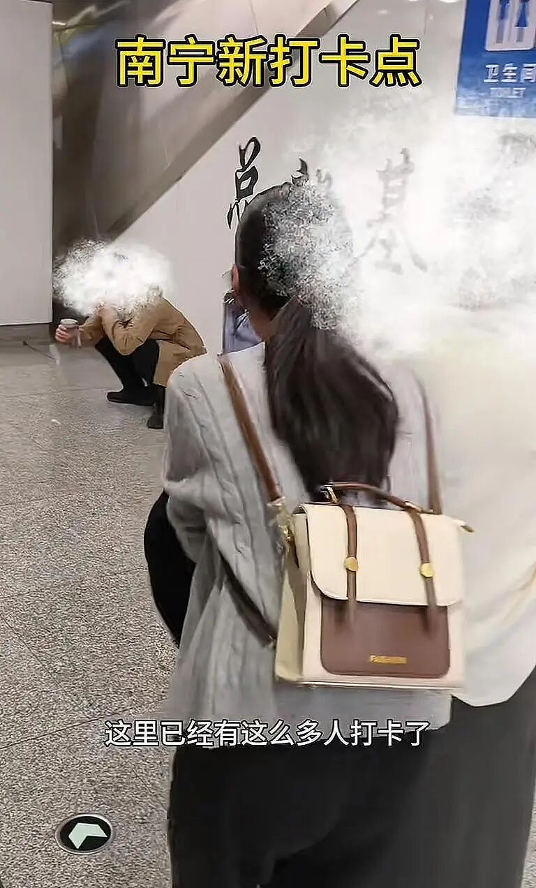 地铁未打码不雅视频疯传,警方已介入(组图) - 1