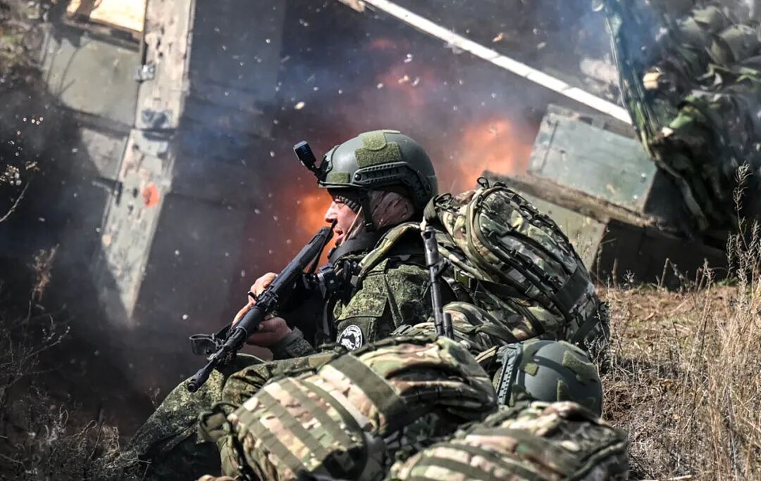 “基辅几乎所有地区都遭袭”，俄军空袭仍在进行中！泽连斯基现身前线，佩斯科夫表态（组图） - 7