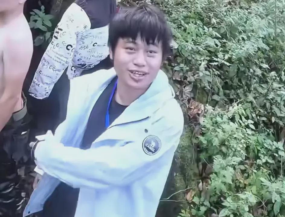 29岁“冷美人”去张家界当野人,35天面相大变,越来越有疯感了(组图) - 27