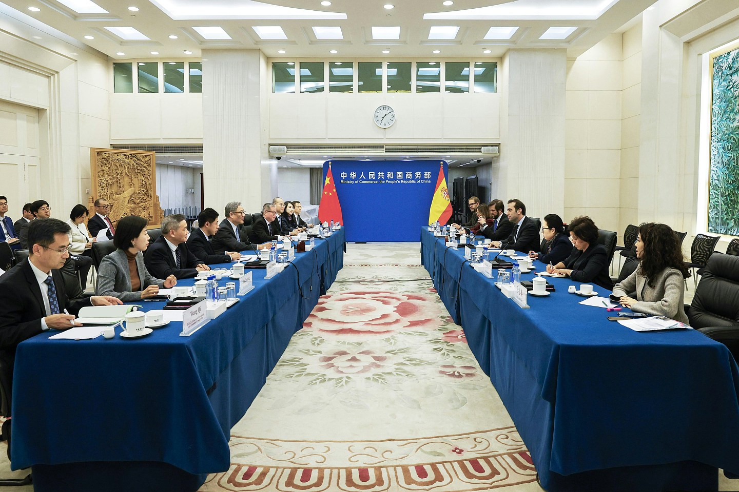王文涛晤西班牙经济大臣，重申荷兰不当干预安世事务须纠正错误（组图） - 2