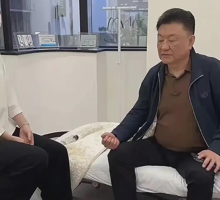 李连杰变年轻风波升级,向太和医生回应自相矛盾,外国博主曝更多(组图) - 13