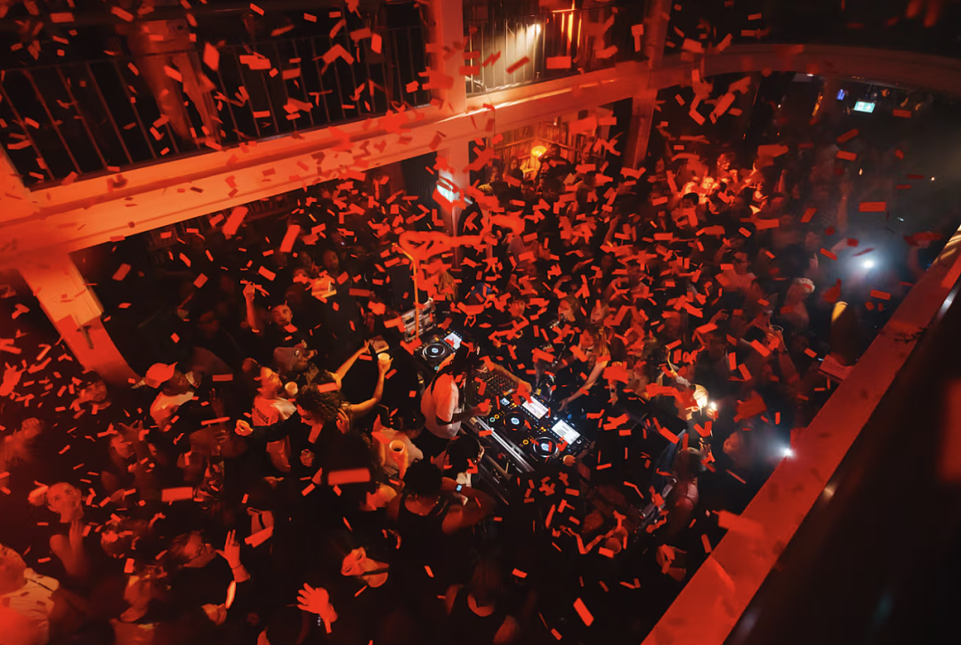 连嗨三天!宜家还没开业先炸场!顶尖摇滚!神秘DJ连嗨三夜!限18岁会员入场(组图) - 3