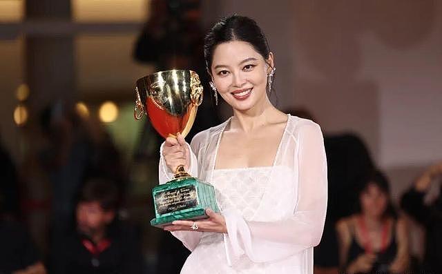 影后不装了!辛芷蕾深夜手撕郝蕾,揭秘14年运作内幕(组图) - 1