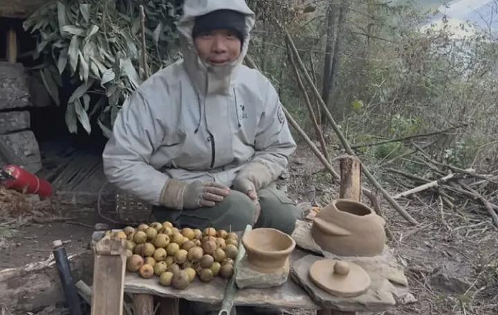 29岁“冷美人”去张家界当野人,35天面相大变,越来越有疯感了(组图) - 10