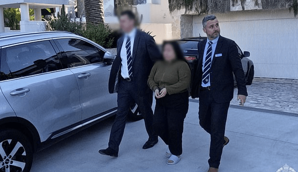 “你会发达!”澳华裔母女风水师凭一狡招诈骗35亿被捕(组图) - 4
