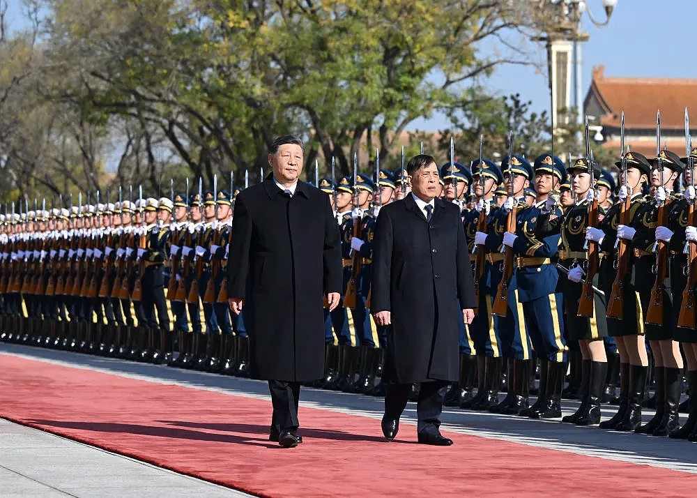 50年来首访华,习近平见泰王哇集拉隆功,愿助力泰国改善民生(组图) - 1