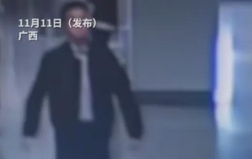 南宁地铁男子当街如厕的事，竟然反转了！（组图） - 2