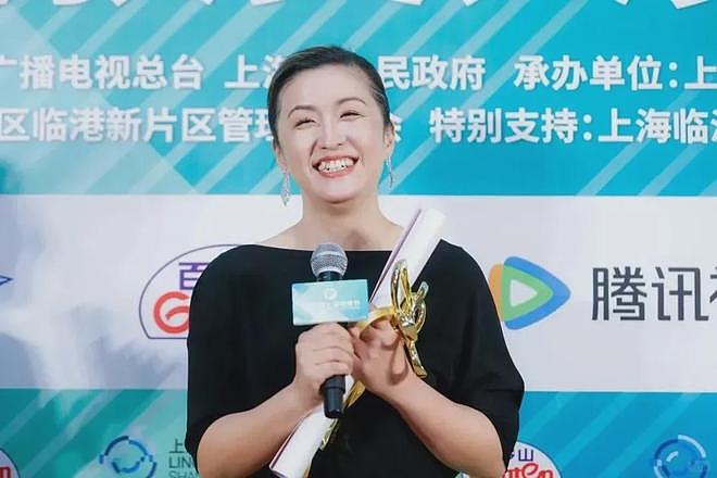 上视节官微被冲！网友要求撤掉秦雯所获奖项，本人至今不敢回应（组图） - 19