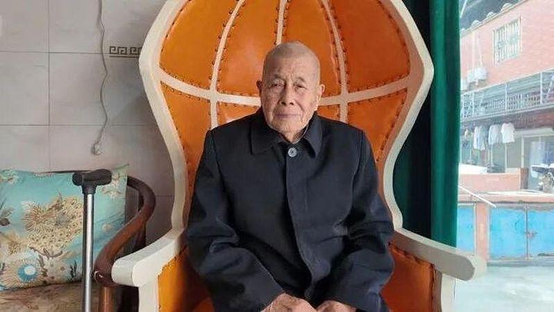 杭州110岁大爷“骨龄只有80岁”，每天必吃一物、两大爱好（组图） - 1