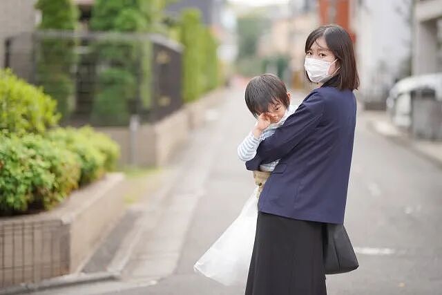 比“裸孩”还惨！继父和亲生母亲长年虐女，致其大小便失禁，却只被判12年？（组图） - 3