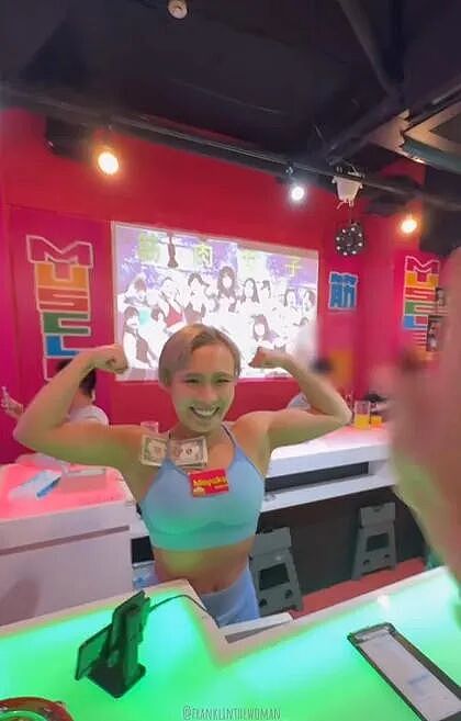 日本肌肉女酒吧:全女服务生但都超壮!徒手碎橙子、公主抱顾客...(组图) - 14