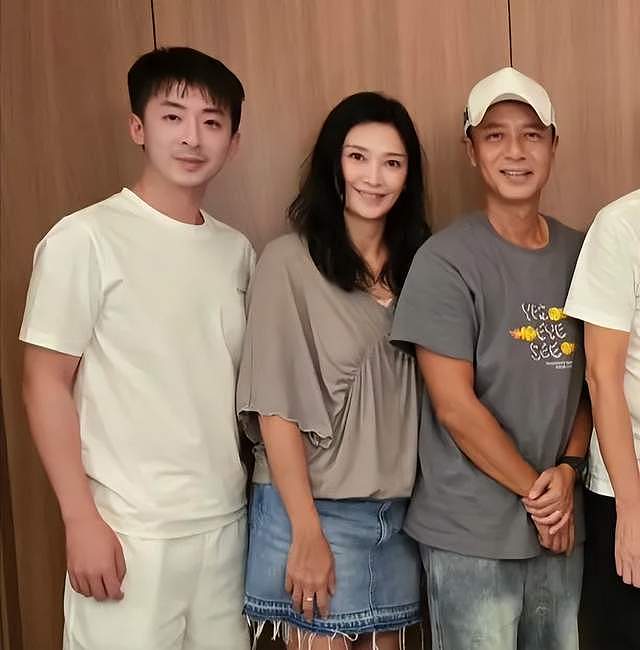 钱再多有什么用?57岁李克勤“家丑”曝光,给中年夫妻提了个醒(组图) - 6