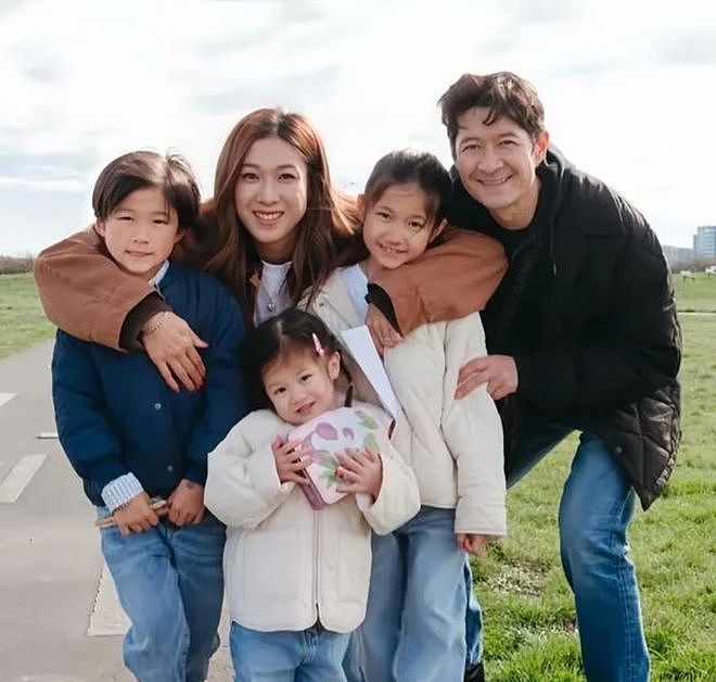 钟嘉欣婚变风波升级!曝其签婚前协议被骗婚,狂接工作争抚养权(组图) - 1