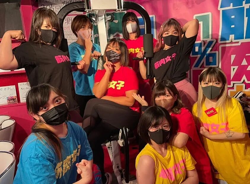 日本肌肉女酒吧:全女服务生但都超壮!徒手碎橙子、公主抱顾客...(组图) - 4