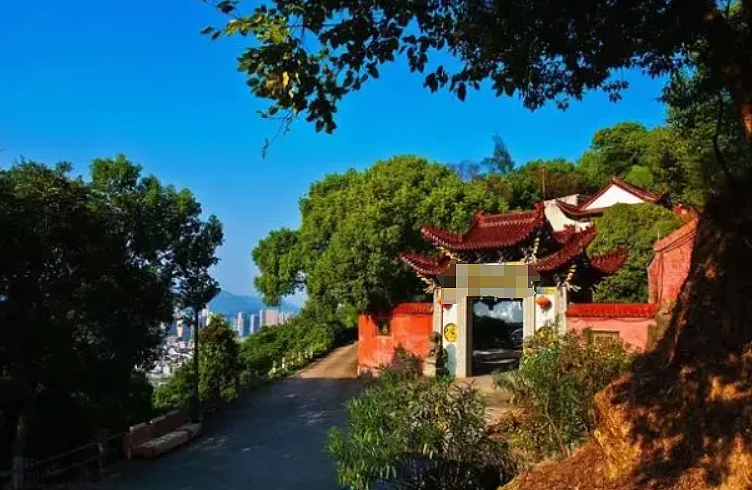 美女道姑靠 “狐媚术” 色诱香客500万：上身道袍下身蕾丝恶心手段看吐我…（组图） - 3