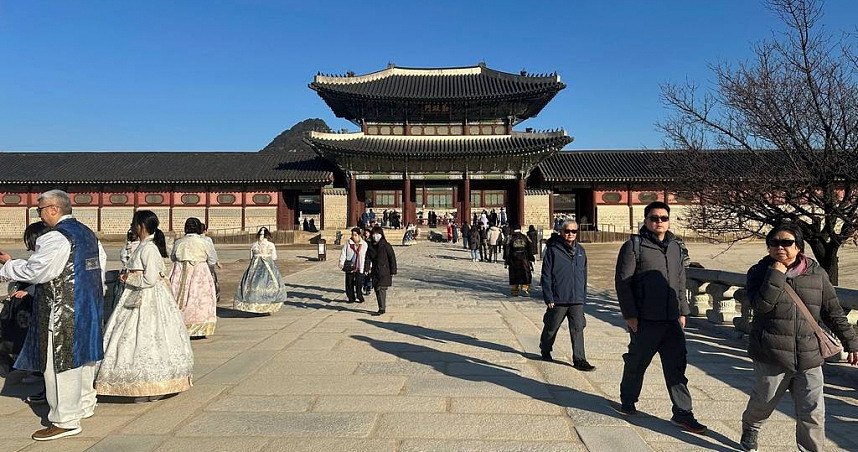 文化尊重在哪里？景福宫疑有中国游客公然便溺，韩国网友怒吼无法接受（组图） - 2