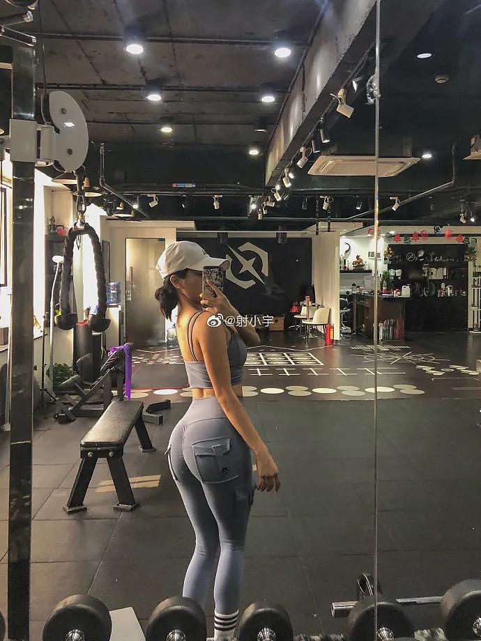 【美女】爱撸铁的瑜伽老师口出狂言:健身不是为了穿衣好看而是脱衣好看,网友:大写的服(组图) - 26
