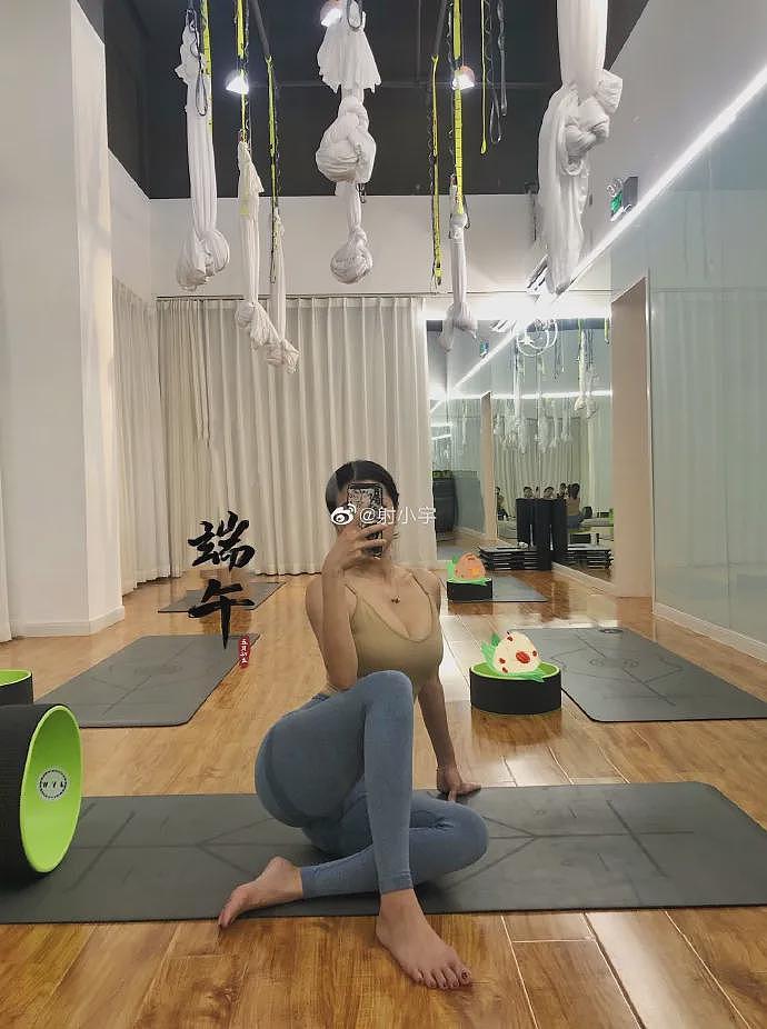【美女】爱撸铁的瑜伽老师口出狂言:健身不是为了穿衣好看而是脱衣好看,网友:大写的服(组图) - 18