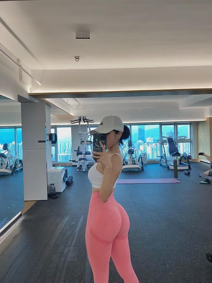 【美女】爱撸铁的瑜伽老师口出狂言:健身不是为了穿衣好看而是脱衣好看,网友:大写的服(组图) - 10