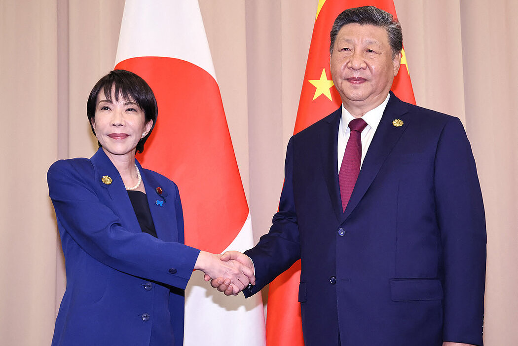 纽时：“战狼”回归，中国外交官威胁砍掉高市早苗“肮脏的头颅”（图） - 1