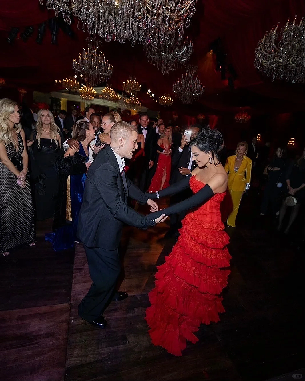 生日宴轰动全美,排场堪比Met Gala!全网最关注的却是她70岁的脸...(组图) - 13