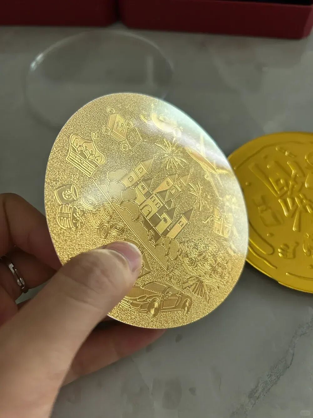 买不起金饰的年轻人,盯上了0.05克黄金大饼(组图) - 10