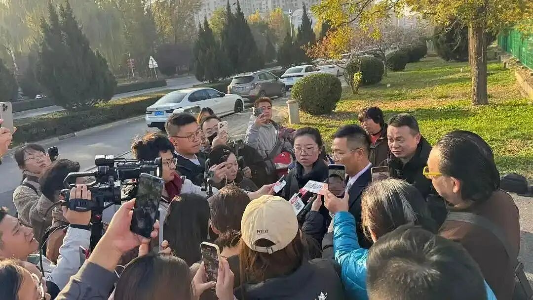 狗咬人被摔死、犬主上门遭反杀，最新消息（组图） - 2