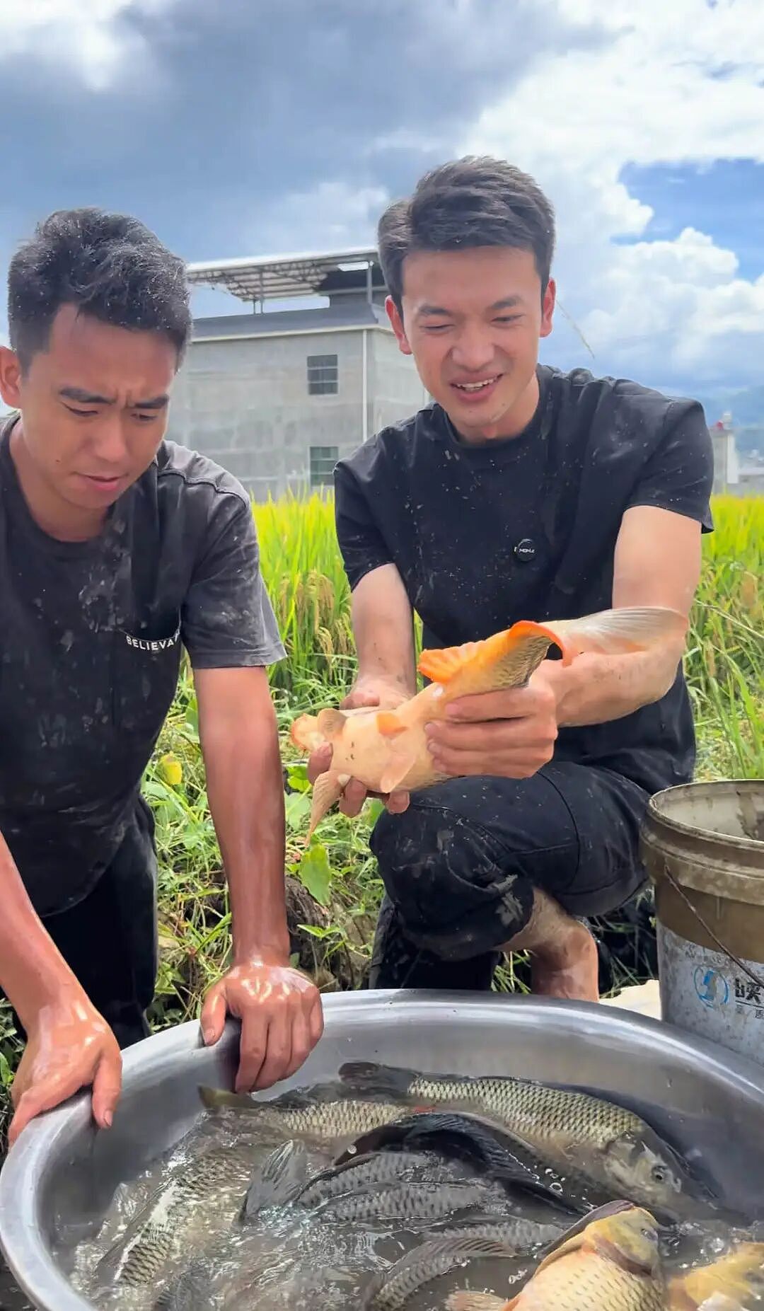考编上岸,却被逼成“擦边顶流”?(组图) - 10