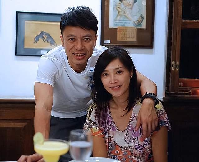 钱再多有什么用?57岁李克勤“家丑”曝光,给中年夫妻提了个醒(组图) - 18
