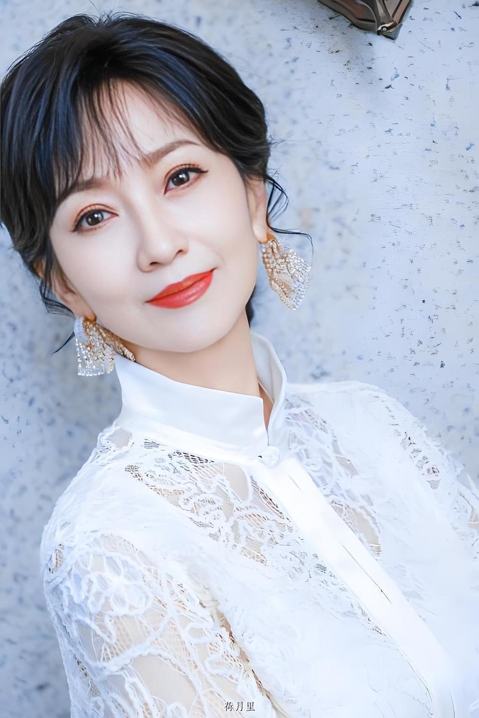 赵雅芝状态遭吐槽:传闻中的“不老女神”们,集体断崖式衰老?(组图) - 9