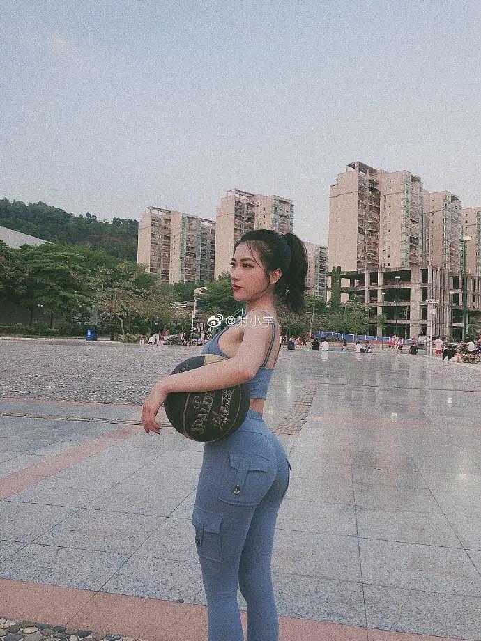 【美女】爱撸铁的瑜伽老师口出狂言:健身不是为了穿衣好看而是脱衣好看,网友:大写的服(组图) - 23