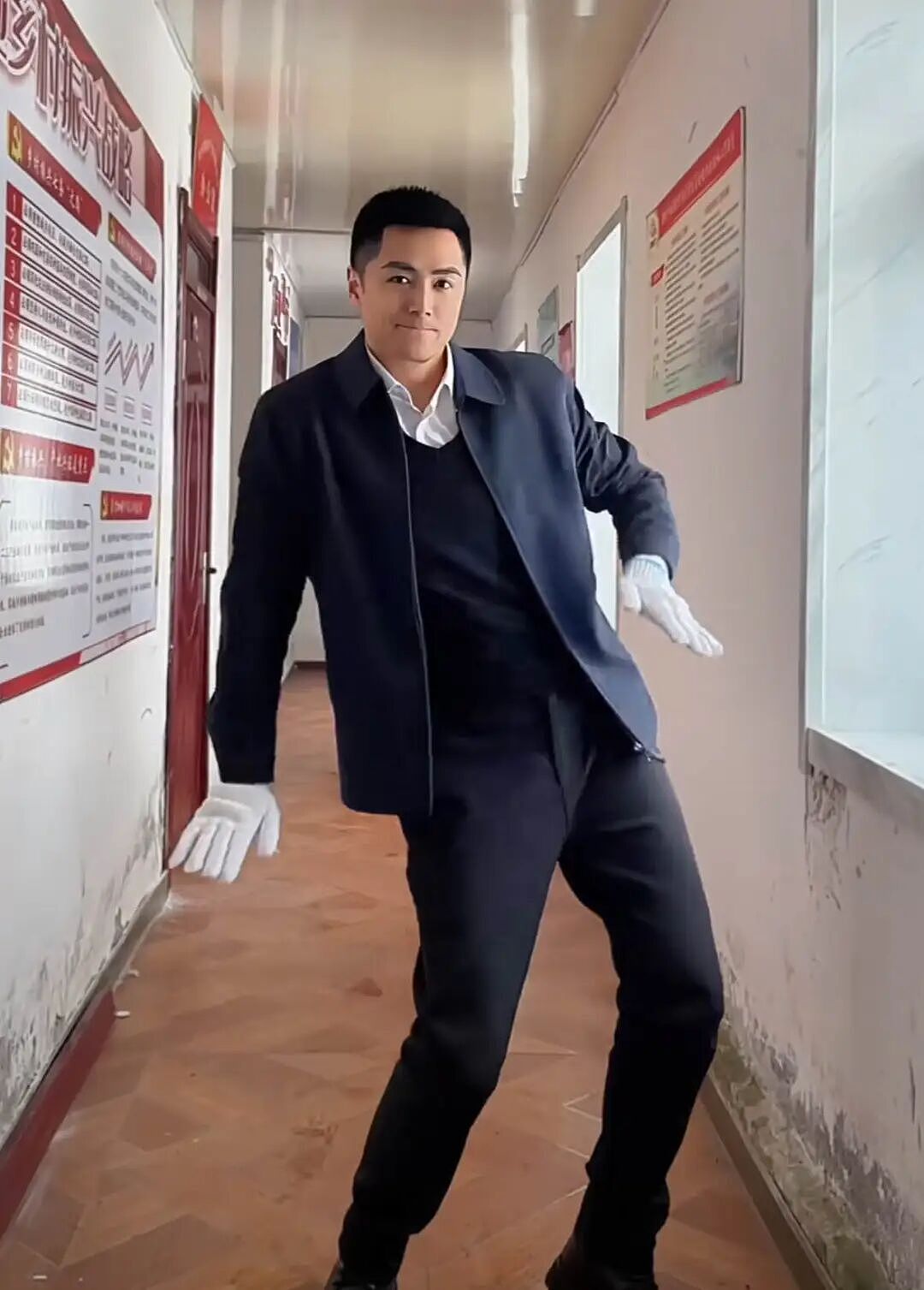 考编上岸,却被逼成“擦边顶流”?(组图) - 13