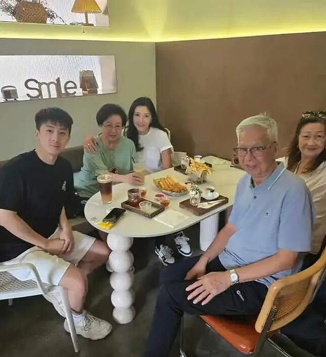 钱再多有什么用?57岁李克勤“家丑”曝光,给中年夫妻提了个醒(组图) - 3