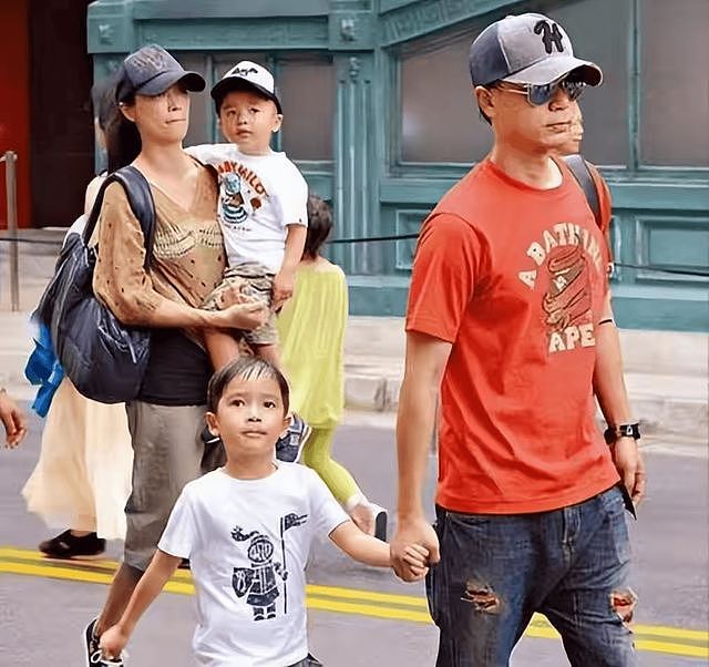 钱再多有什么用?57岁李克勤“家丑”曝光,给中年夫妻提了个醒(组图) - 15