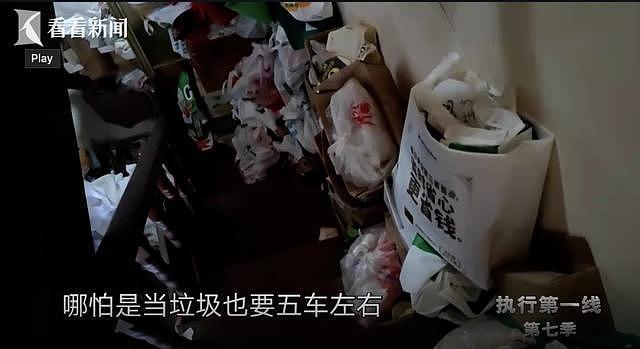 七旬爷叔自称“等爱情”每晚伫立南浦大桥下，却拖欠房租、屋中堆满垃圾清运出100多箱，房东：老鼠、蟑螂到处都是（组图） - 7