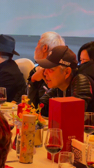 陈道明亲自指导金鸡奖舞台，他晒黑了，身体硬朗，穿绿色卫衣很帅（组图） - 23