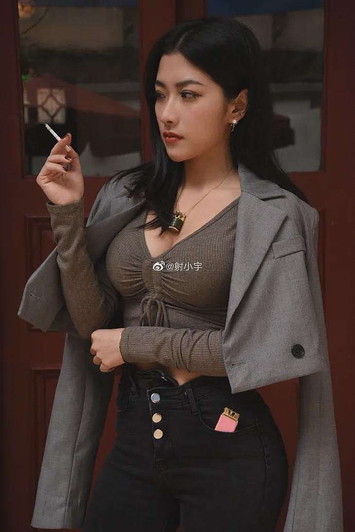 【美女】爱撸铁的瑜伽老师口出狂言:健身不是为了穿衣好看而是脱衣好看,网友:大写的服(组图) - 25
