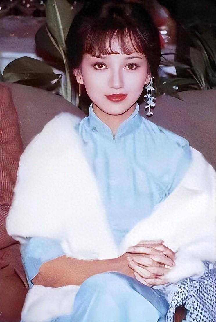 赵雅芝状态遭吐槽:传闻中的“不老女神”们,集体断崖式衰老?(组图) - 5