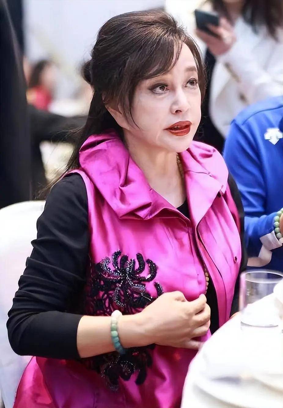 赵雅芝状态遭吐槽:传闻中的“不老女神”们,集体断崖式衰老?(组图) - 23