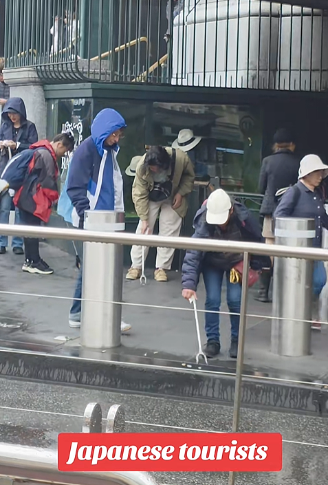 一群日本人被拍到在墨尔本地标建筑捡垃圾！澳洲主持人：这太羞耻了（组图） - 5