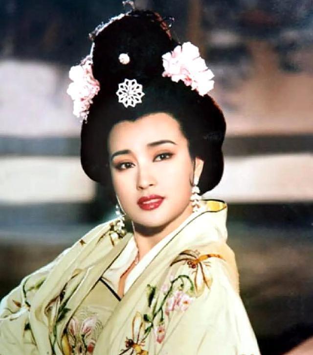 赵雅芝状态遭吐槽:传闻中的“不老女神”们,集体断崖式衰老?(组图) - 17
