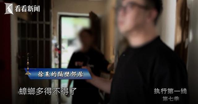 七旬爷叔自称“等爱情”每晚伫立南浦大桥下，却拖欠房租、屋中堆满垃圾清运出100多箱，房东：老鼠、蟑螂到处都是（组图） - 5