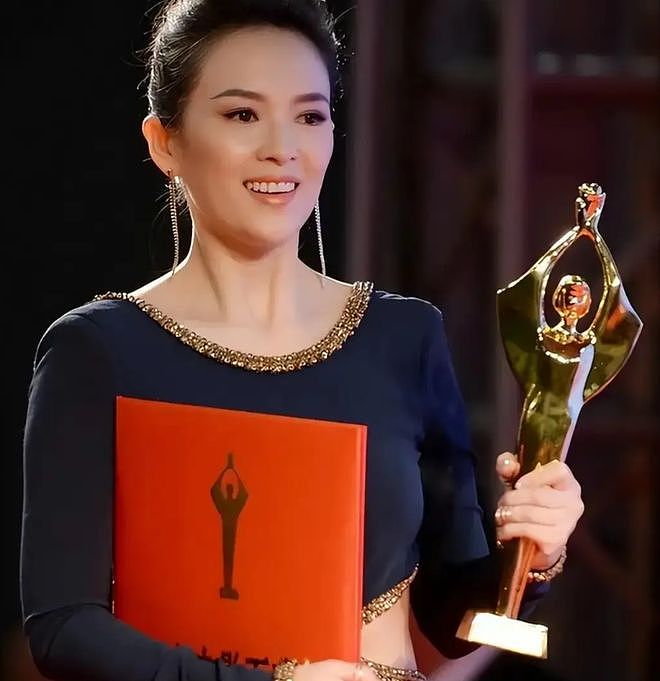 宋佳获奖后口碑大翻车！官方评论区沦陷，过往得奖经历被彻底开扒（组图） - 12