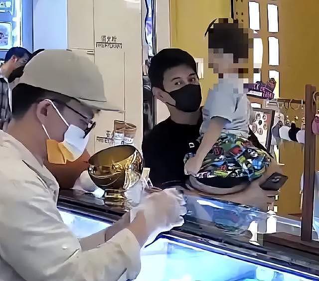 卓伟曝国民男星闹离婚!夫妻反目,已分居2年,靳东吴奇隆躺枪(组图) - 8