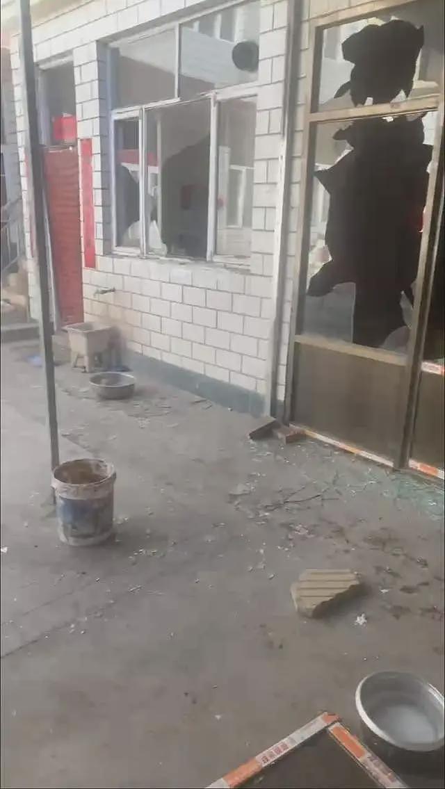 狗主上门被反杀后续：索赔百万、对警方放狠话，邻居曝光郭家不堪（组图） - 15