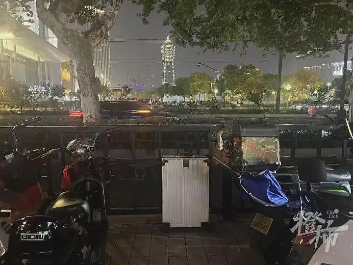杭州市中心锁着一只神秘行李箱，长达半年！共有三道密码锁，背后有啥故事？（组图） - 8