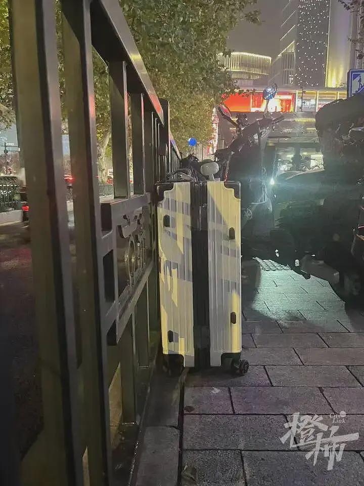杭州市中心锁着一只神秘行李箱，长达半年！共有三道密码锁，背后有啥故事？（组图） - 6