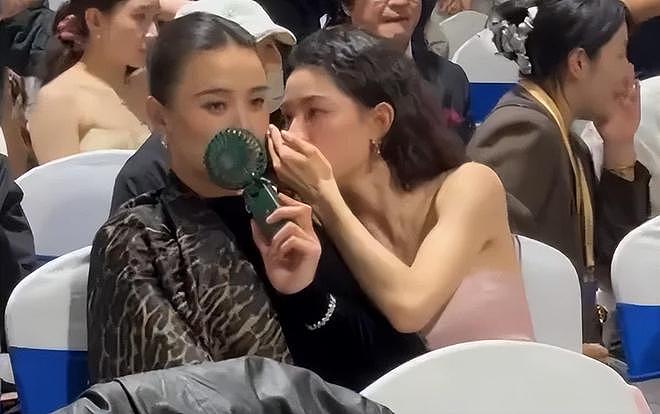 金鸡奖红毯太精彩!钟楚曦穿粉色被嘲上春山,辛芷蕾被冻得直点头(组图) - 12